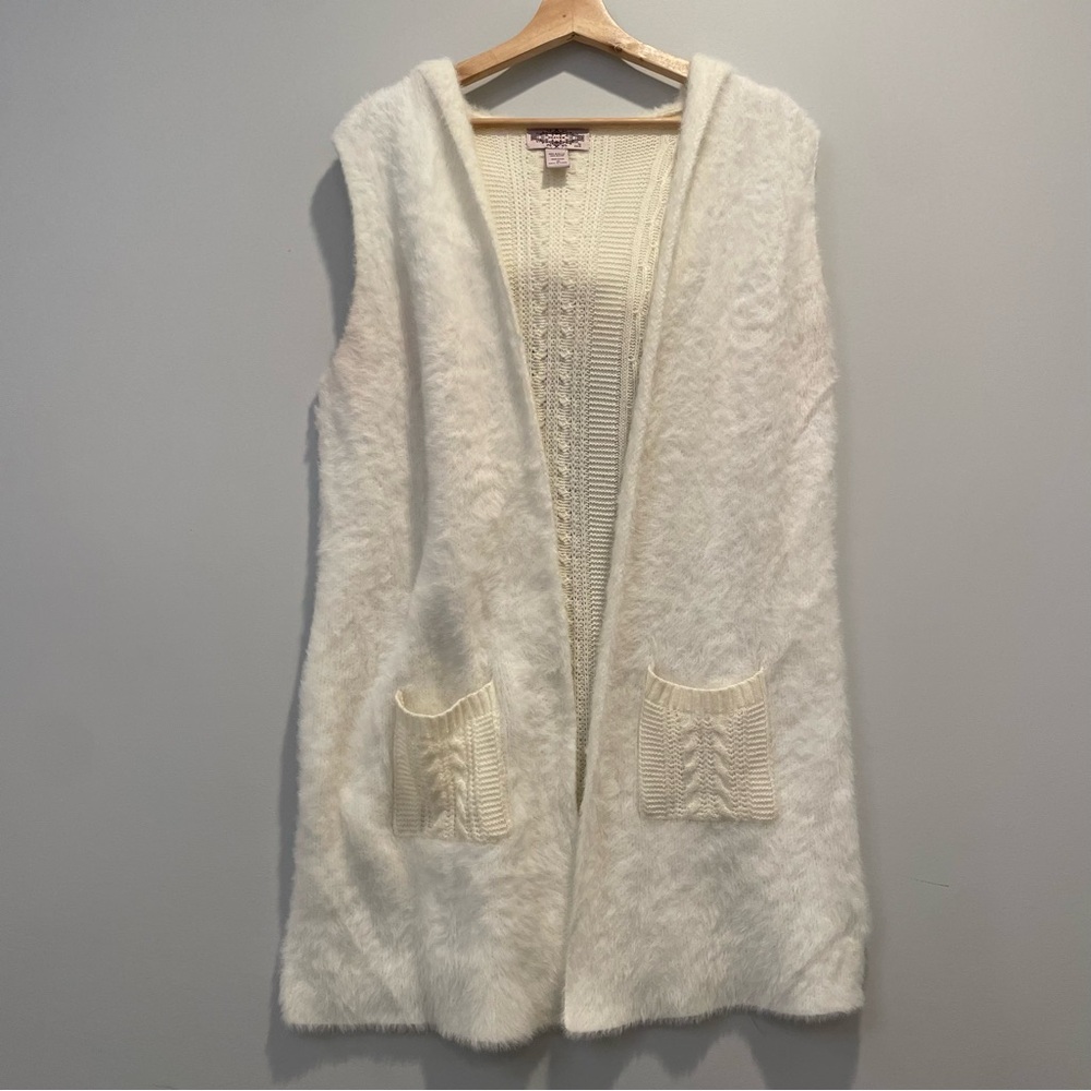 Cream Sleeveless Sweater Vest with Knit Back